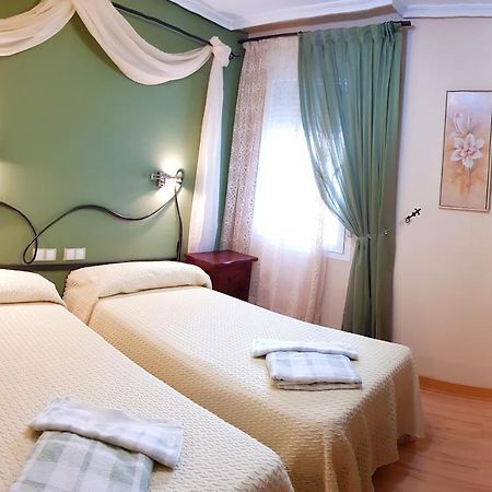 Hostal De La Torre Hostal Economico Valladolid Luaran gambar