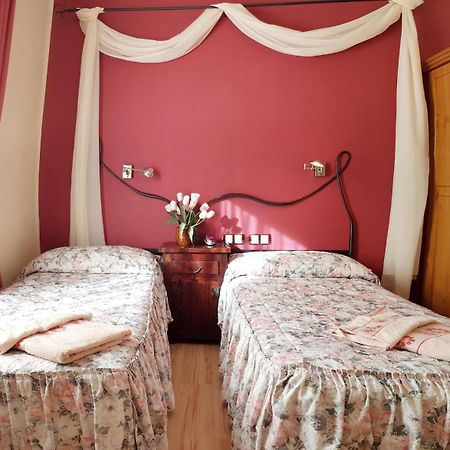 Hostal De La Torre Hostal Economico Valladolid Luaran gambar