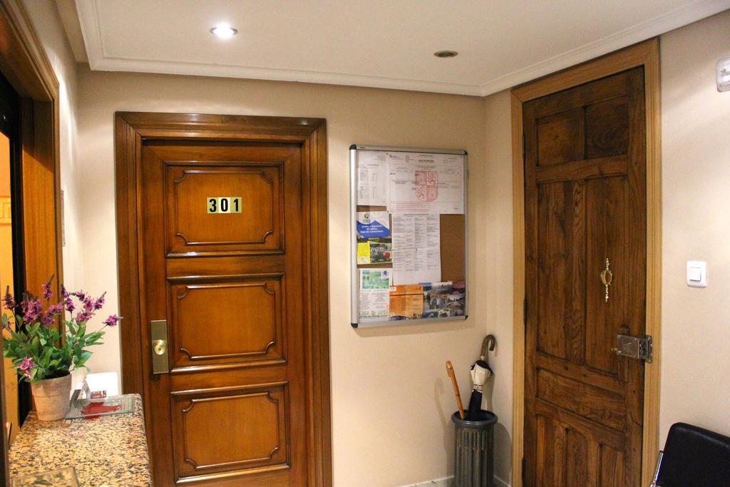 Hostal De La Torre Hostal Economico Valladolid Luaran gambar