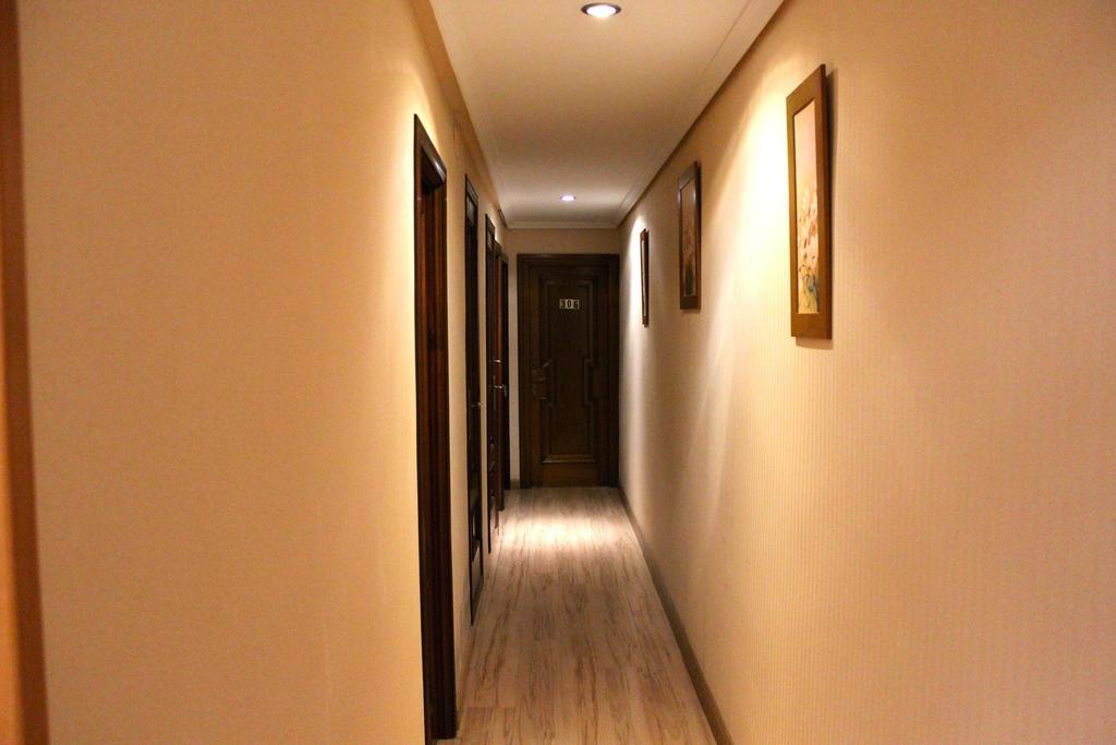 Hostal De La Torre Hostal Economico Valladolid Luaran gambar