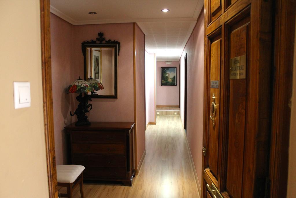Hostal De La Torre Hostal Economico Valladolid Luaran gambar