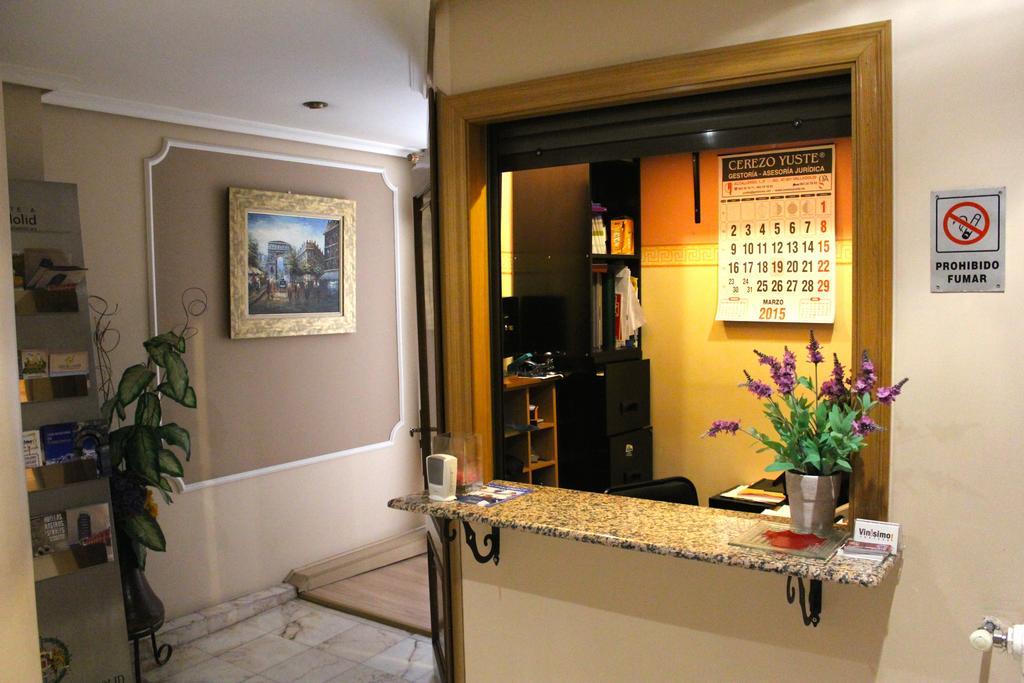 Hostal De La Torre Hostal Economico Valladolid Luaran gambar