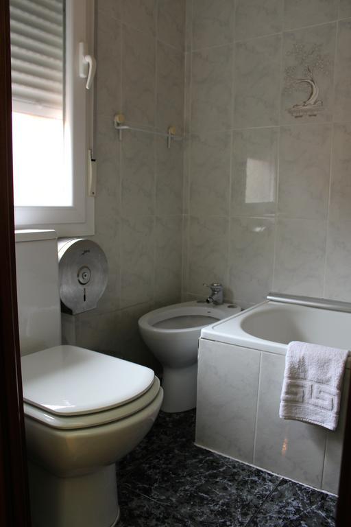 Hostal De La Torre Hostal Economico Valladolid Bilik gambar