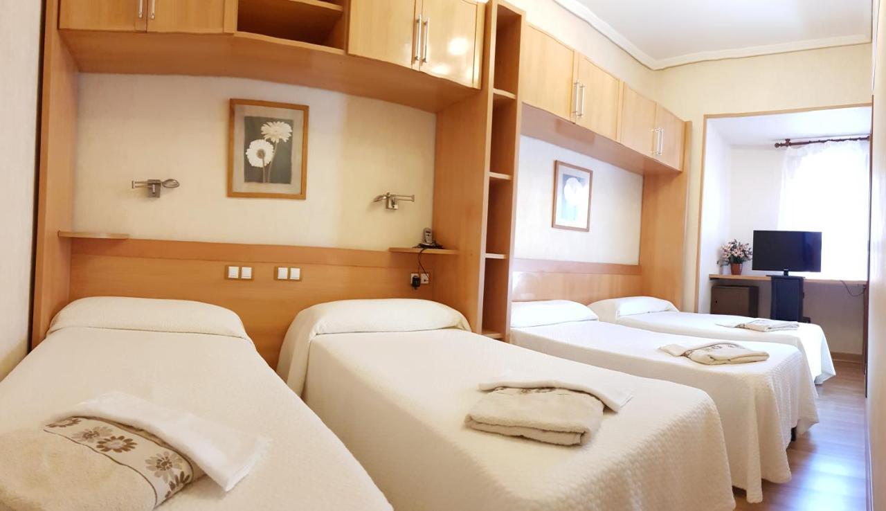 Hostal De La Torre Hostal Economico Valladolid Luaran gambar
