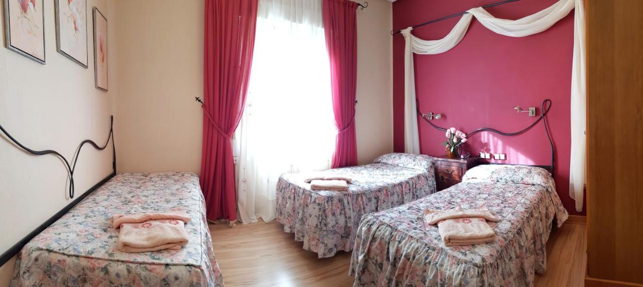Hostal De La Torre Hostal Economico Valladolid Luaran gambar